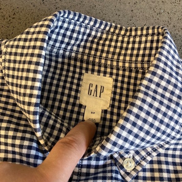 Gap | Men's Oxford Shirt - Picture 2 of 4